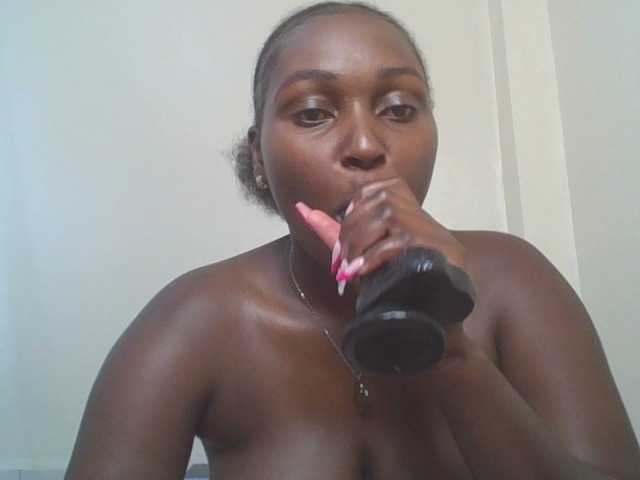 SexyBanni live cam on BongaCams