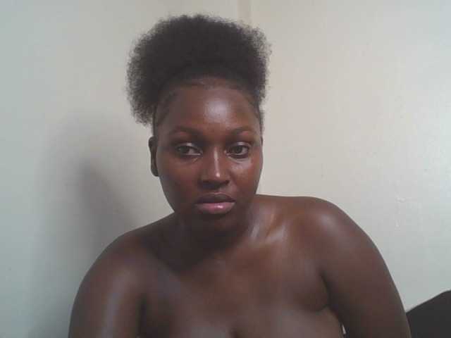 SexyBanni live cam on BongaCams