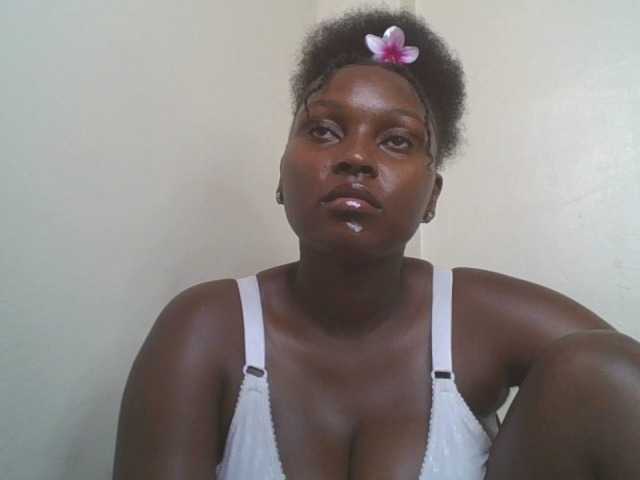 SexyBanni live cam on BongaCams