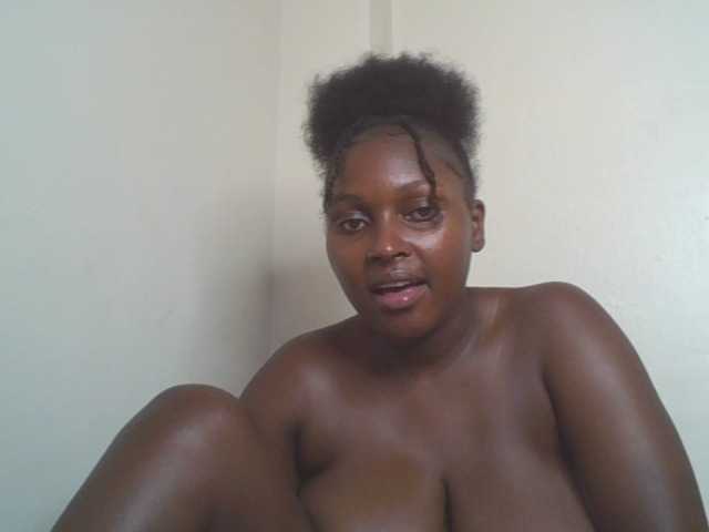 SexyBanni live cam on BongaCams