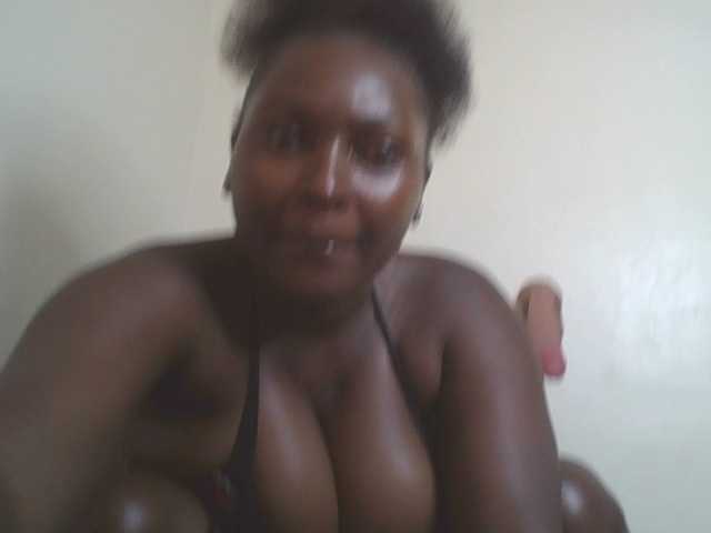 SexyBanni live cam on BongaCams