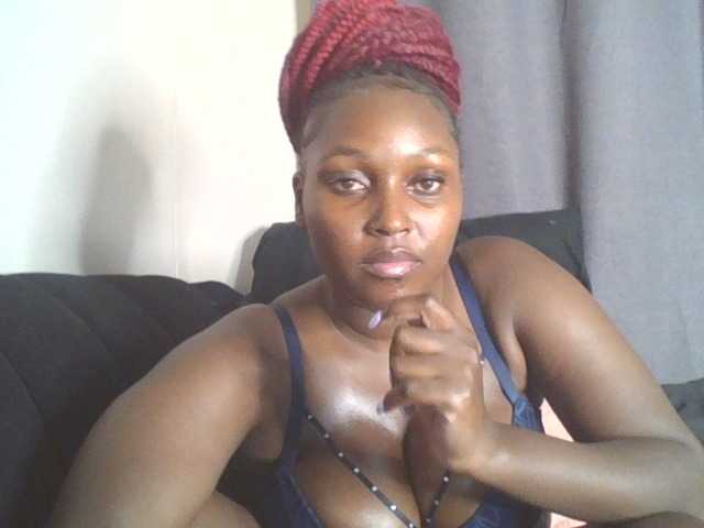 SexyBanni live cam on BongaCams