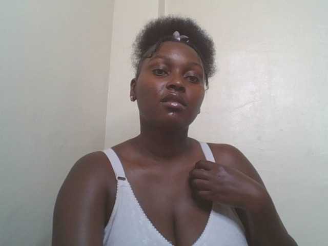 SexyBanni live cam on BongaCams