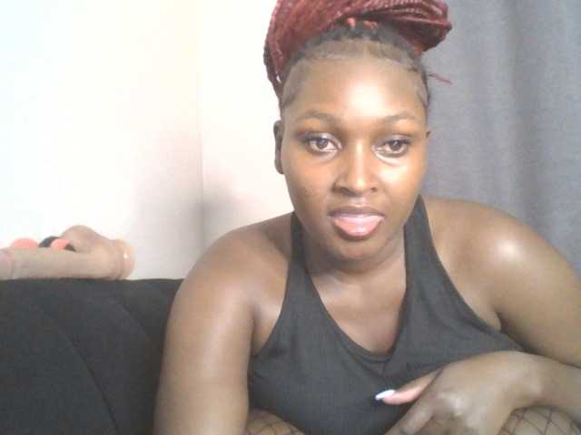 SexyBanni live cam on BongaCams
