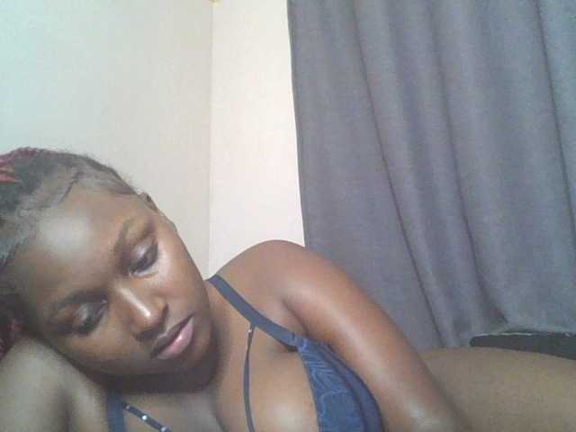 SexyBanni live cam on BongaCams