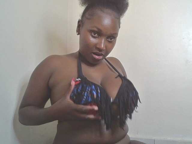SexyBanni live cam on BongaCams