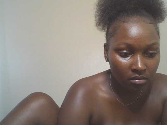 SexyBanni live cam on BongaCams