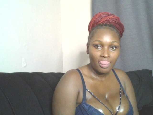SexyBanni live cam on BongaCams