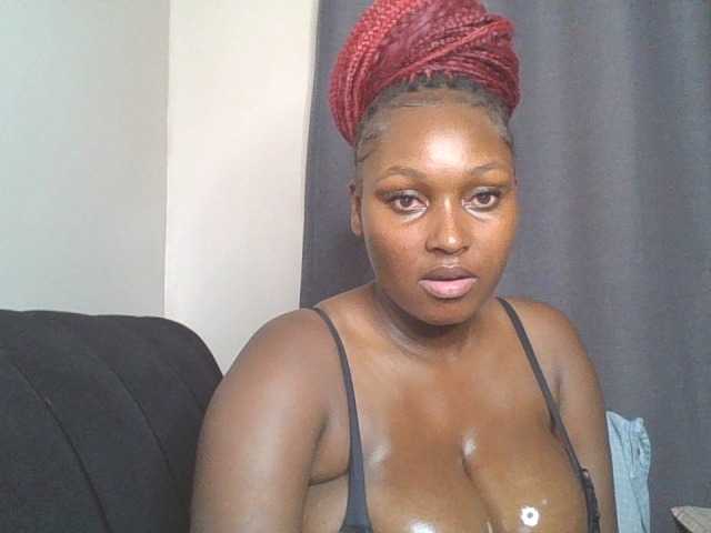 SexyBanni live cam on BongaCams