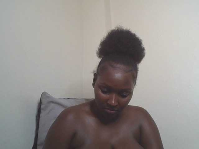 SexyBanni live cam on BongaCams