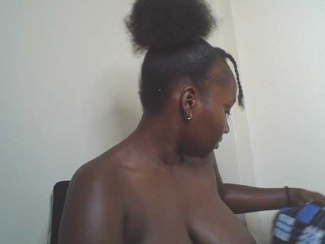 SexyBanni live cam on BongaCams