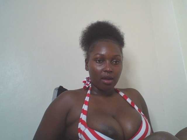 SexyBanni live cam on BongaCams