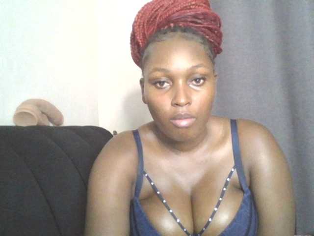 SexyBanni live cam on BongaCams