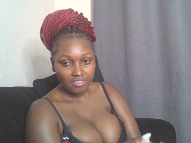 SexyBanni live cam on BongaCams