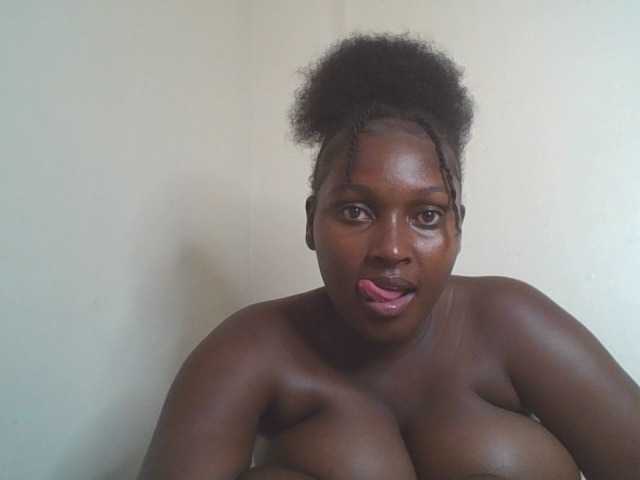 SexyBanni live cam on BongaCams