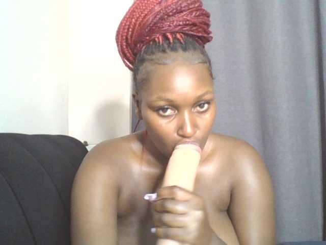 SexyBanni live cam on BongaCams