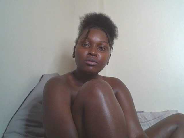 SexyBanni live cam on BongaCams