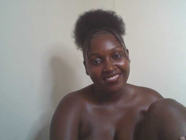 SexyBanni live cam on BongaCams