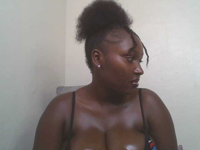 SexyBanni live cam on BongaCams