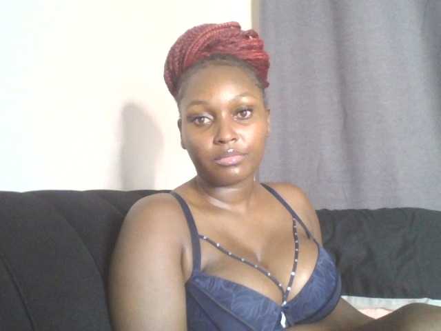 SexyBanni live cam on BongaCams