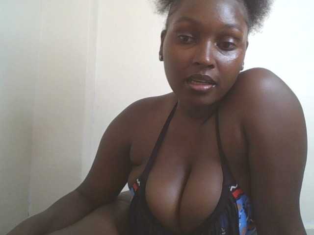 SexyBanni live cam on BongaCams