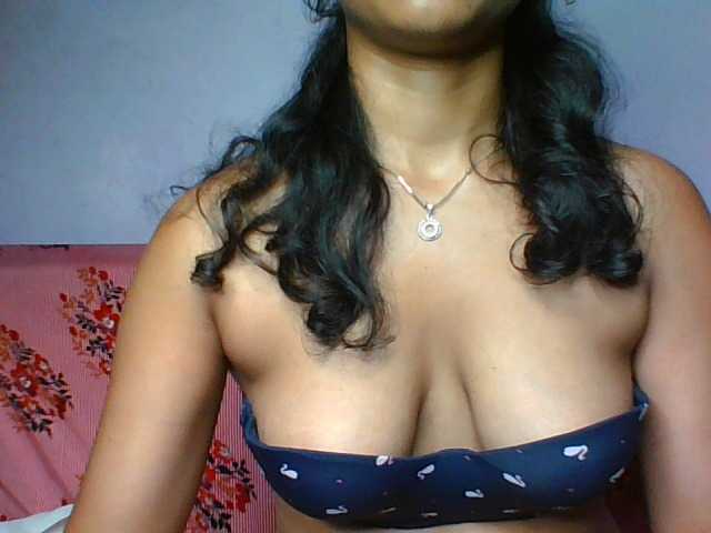 Cuteliya live cam on BongaCams
