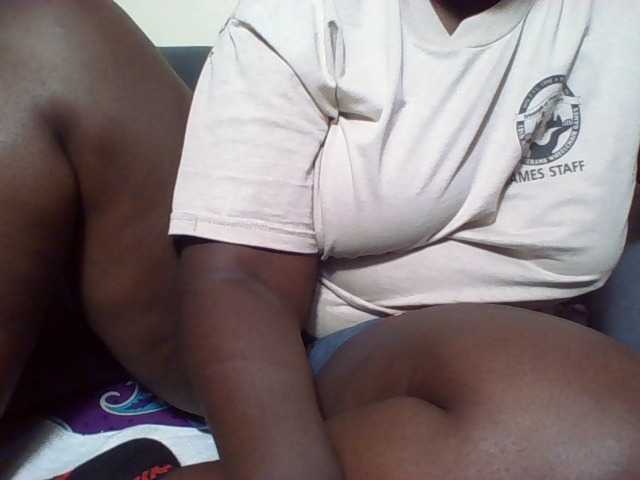 Freshslut, live now on BongaCams