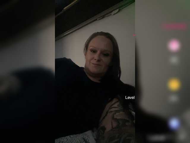 MissTay live webcam show