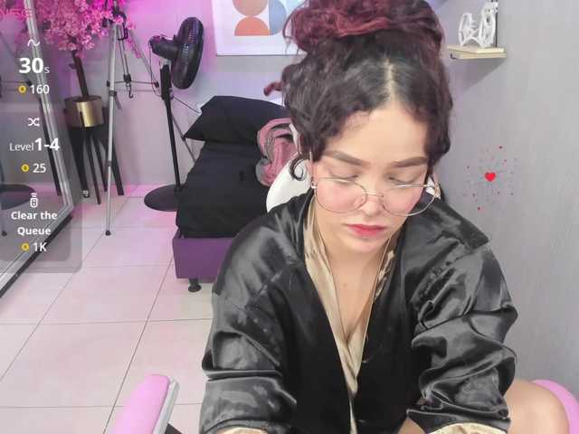 Maggy-T18 live webcam show
