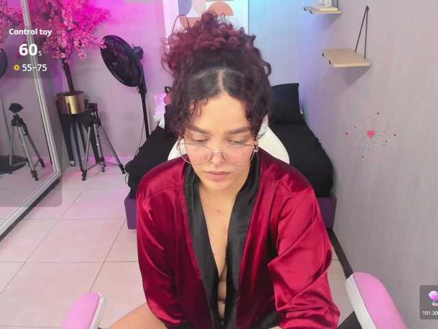 Maggy-T18 live cam on BongaCams