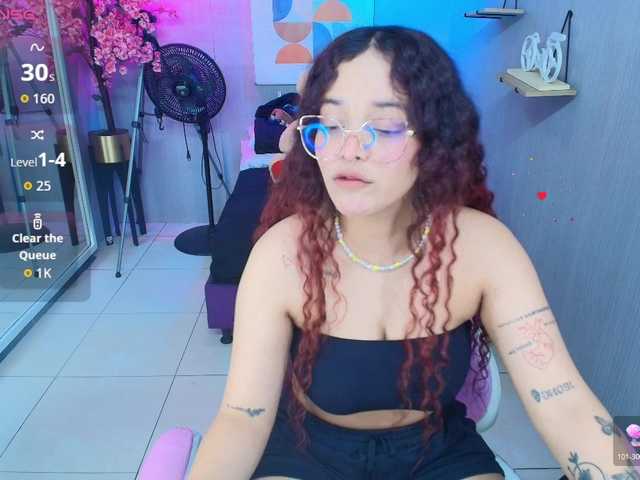 Maggy-T18 live cam on BongaCams
