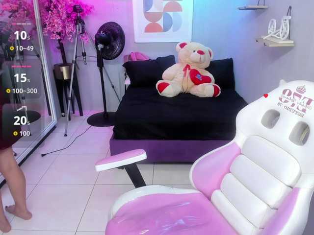 Maggy-T18 live cam on BongaCams