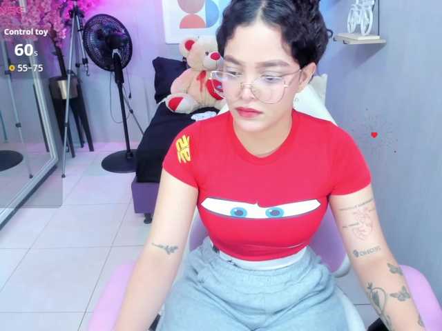 Maggy-T18 live cam on BongaCams