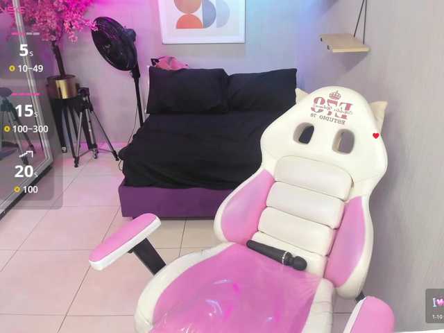 Maggy-T18 live cam on BongaCams