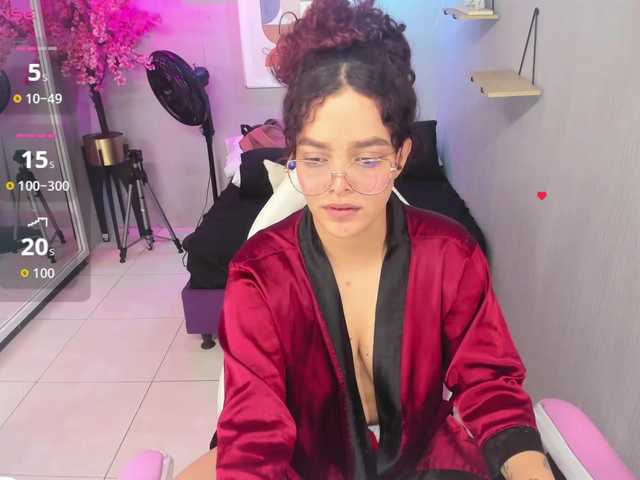 Maggy-T18 live cam on BongaCams