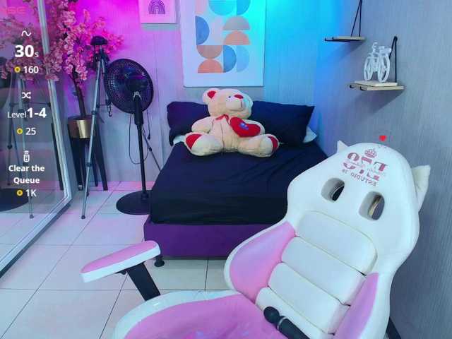 Maggy-T18 live cam on BongaCams
