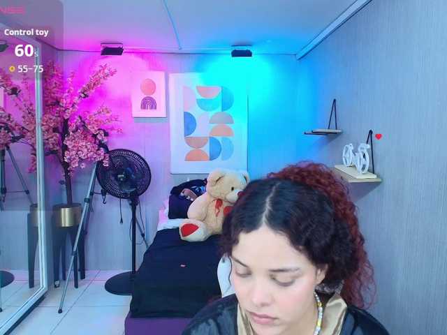 Maggy-T18 live cam on BongaCams