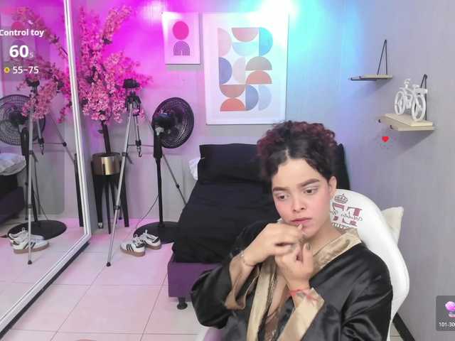 Maggy-T18 live cam on BongaCams