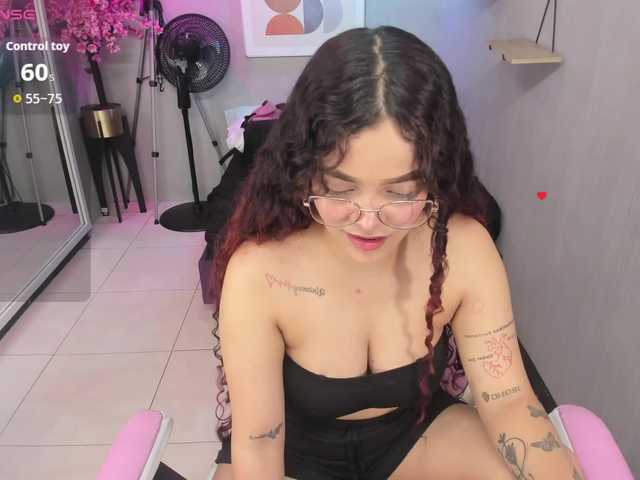 Maggy-T18 live cam on BongaCams