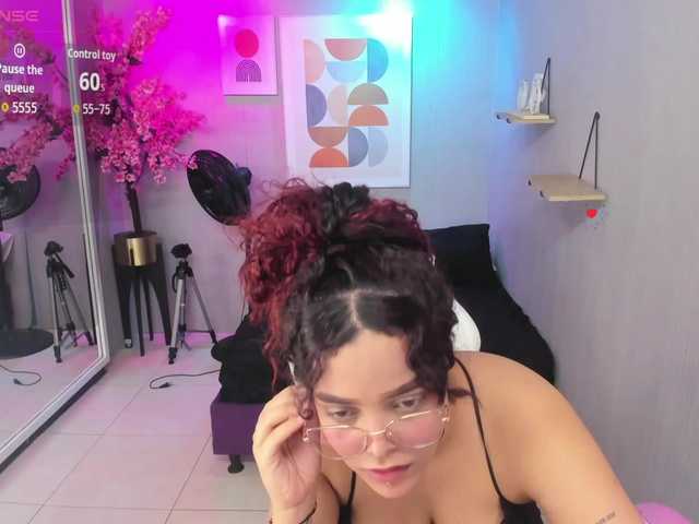 Maggy-T18 live cam on BongaCams