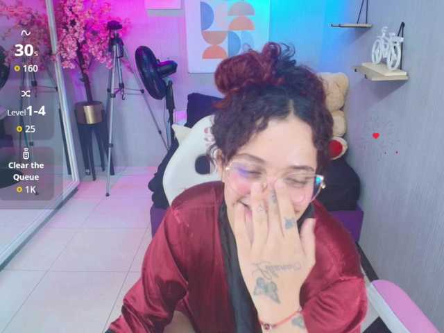 Maggy-T18 live cam on BongaCams