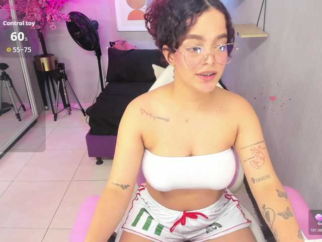 Maggy-T18 live cam on BongaCams