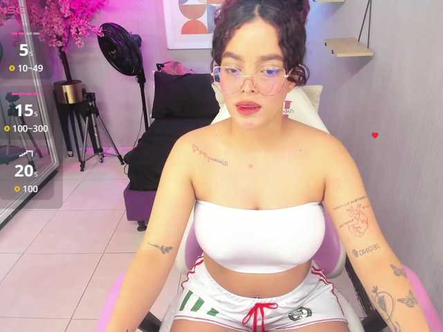 Maggy-T18 live cam on BongaCams
