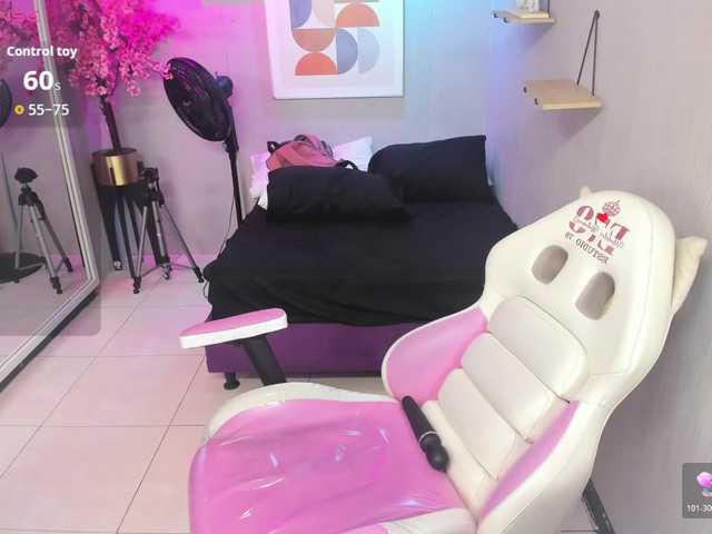 Maggy-T18 live cam on BongaCams