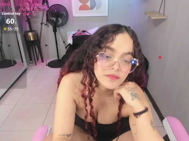 Maggy-T18 live cam on BongaCams