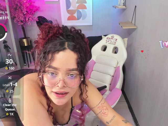 Maggy-T18 live cam on BongaCams