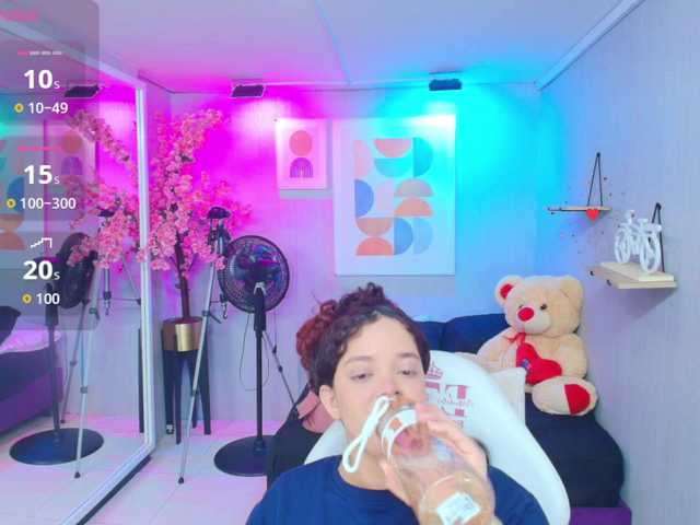 Maggy-T18 live cam on BongaCams