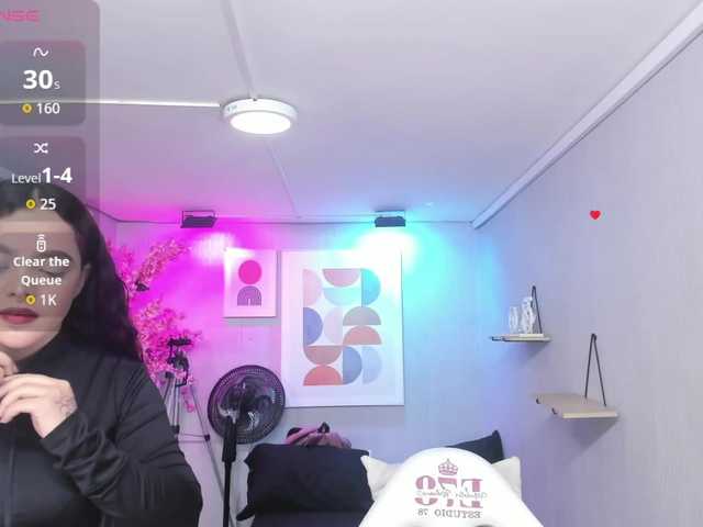 Maggy-T18 live cam on BongaCams