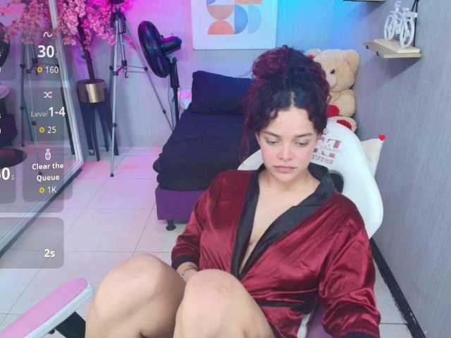 Maggy-T18 live cam on BongaCams