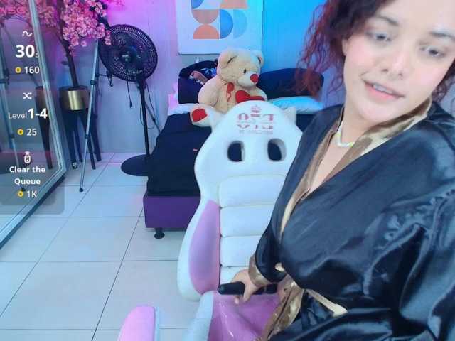 Maggy-T18 live cam on BongaCams